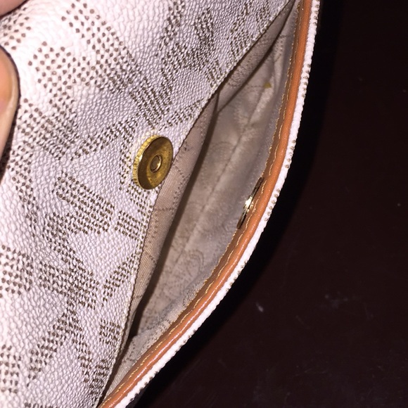 Michael Kors crossbody - Picture 3 of 6